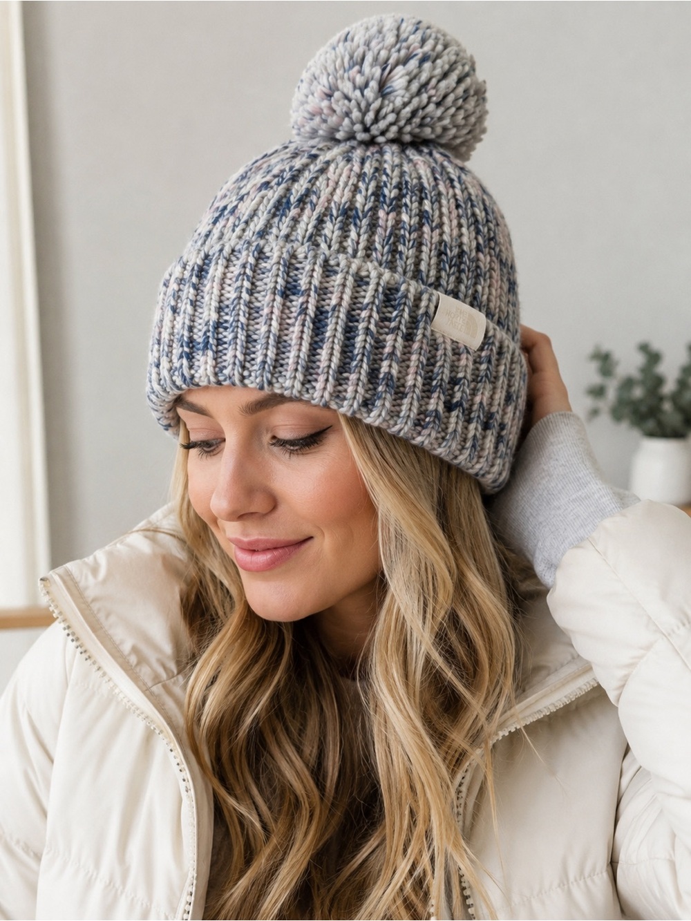The North Face Women’s Cozy Chunky Beanie TNF Light Grey Heather Multi Color pom